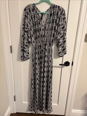 Sociology Black and White Printed V-Neck Maxi Dress. 2X women’s plus. NWOT.